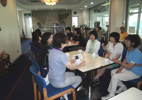 コーヒーも飲めます。仲間とゴルフ談義を楽しめます。